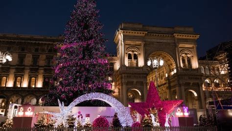 Milano, gli alberi di Natale del 2022 sono profumati e firmati dai 